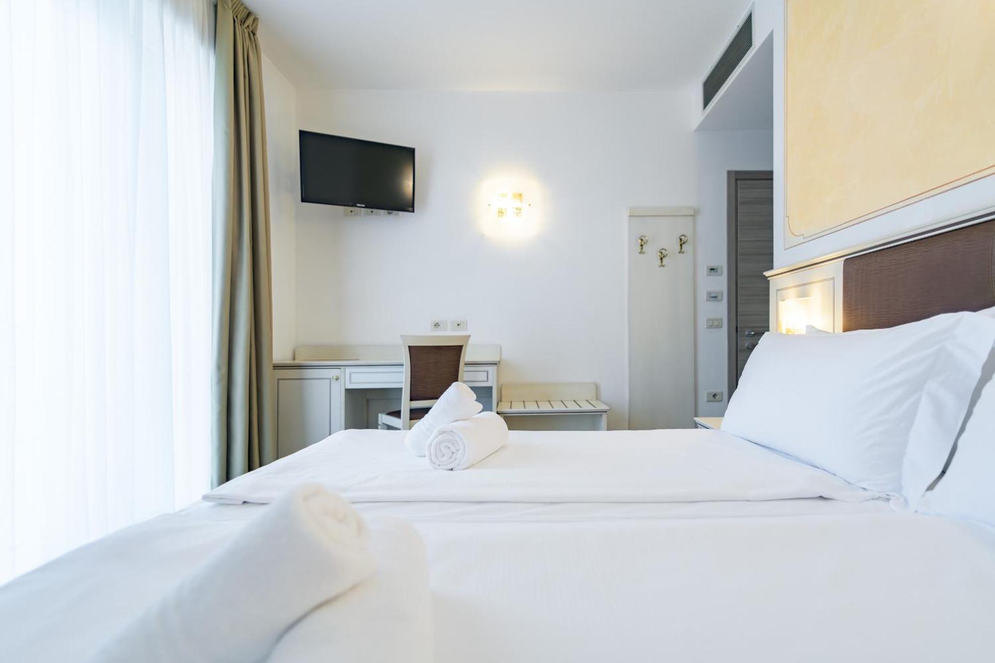 Hotel Sogno Del Benaco ลีโมเนซุลการ์ดา ภายนอก รูปภาพ